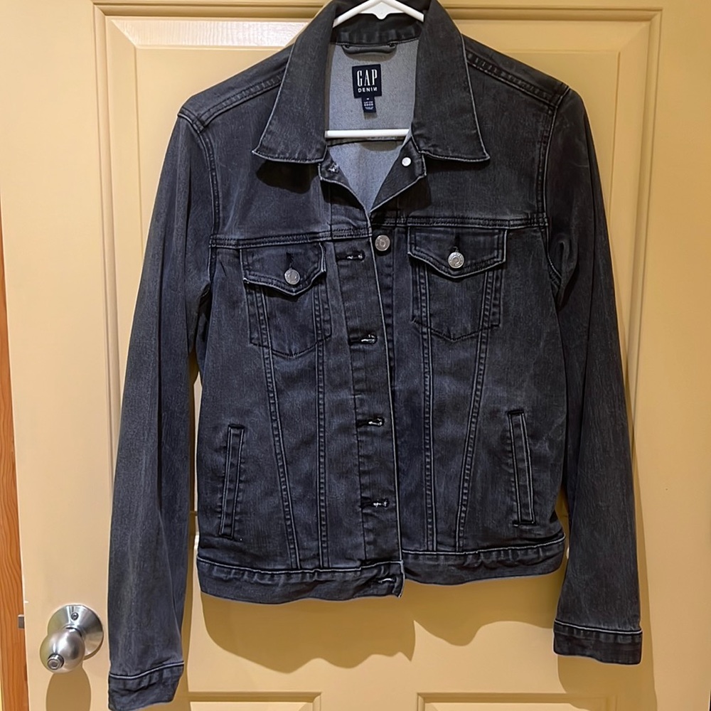 Gap black denim jacket size M - amazing condition, no flaws